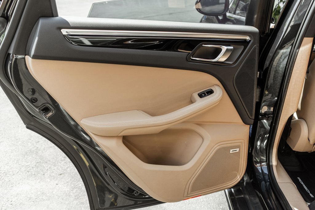 Used 2022 Porsche Macan image 32