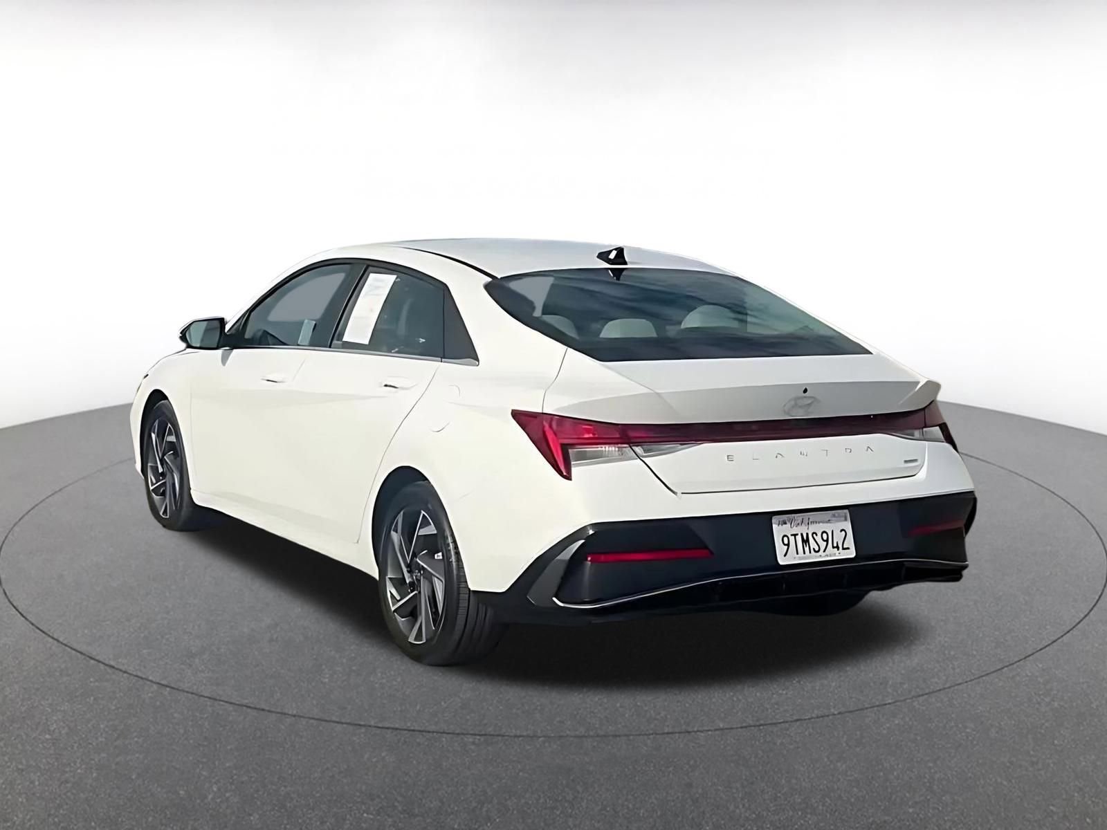 Used 2025 Hyundai Elantra Limited image 11