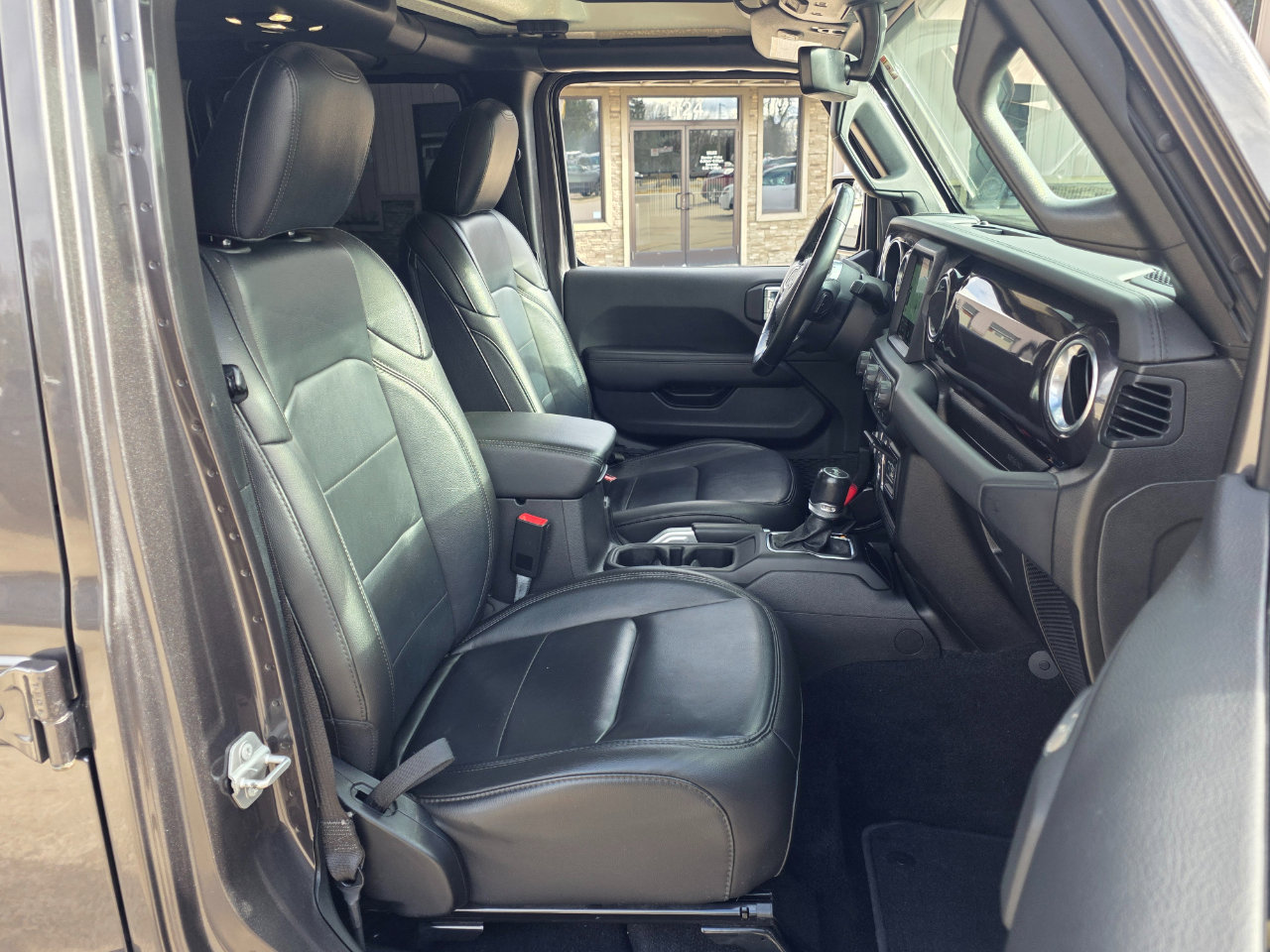 Used 2021 Jeep Wrangler Unlimited Sahara image 25