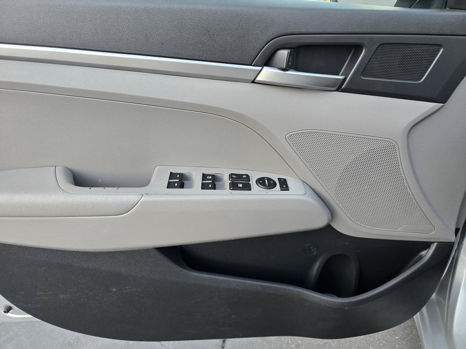 Used 2019 Hyundai Elantra SE FWD image 18