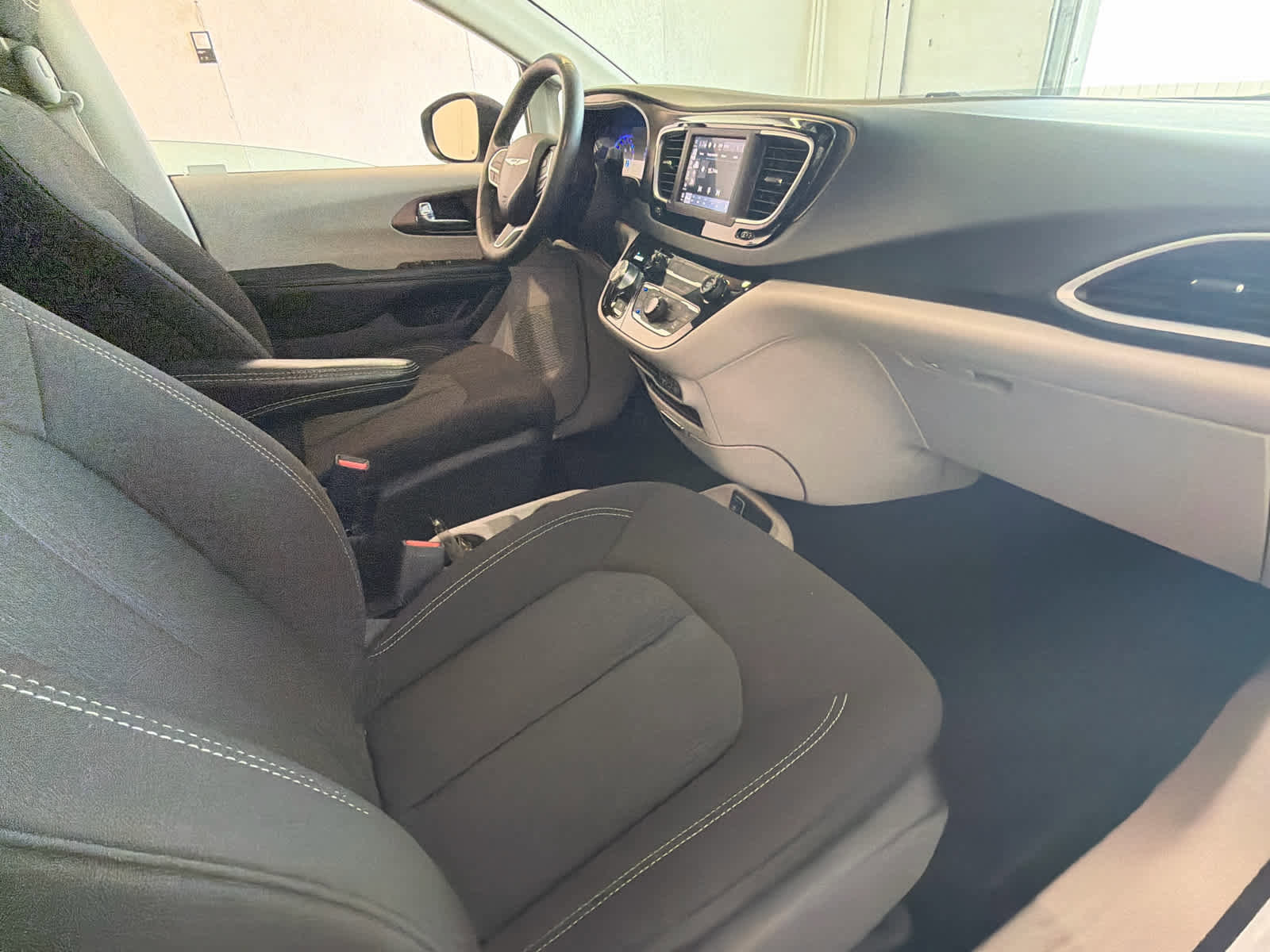 Used 2023 Chrysler Voyager LX FWD image 26