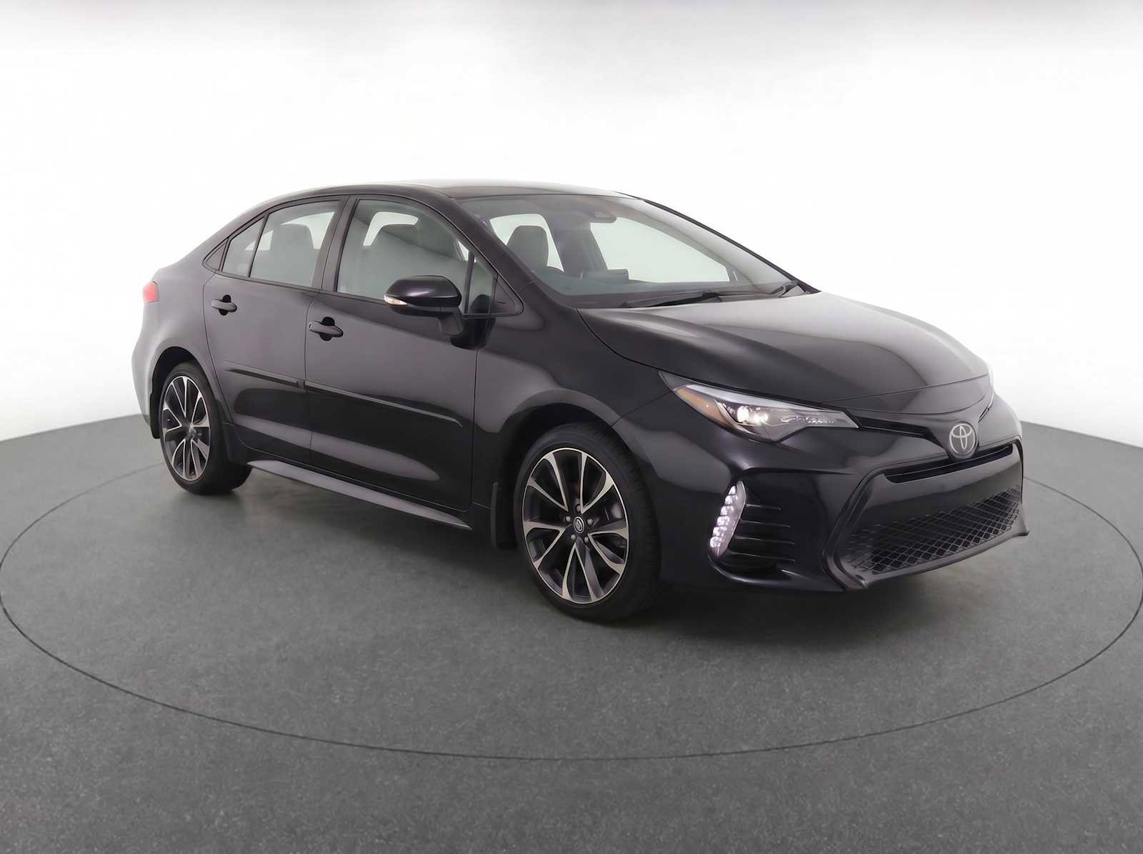 Used 2017 Toyota Corolla SE w/ Body Protection Package FWD image 3