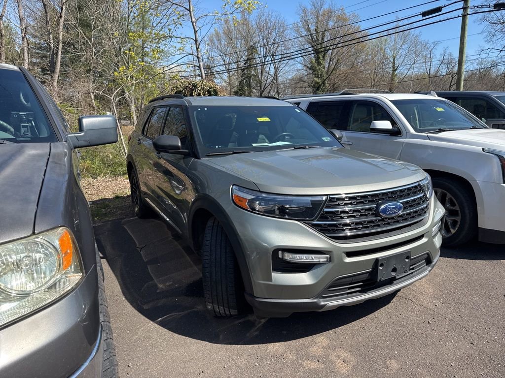 Used 2020 Ford Explorer XLT w/ Equipment Group 202A image 3