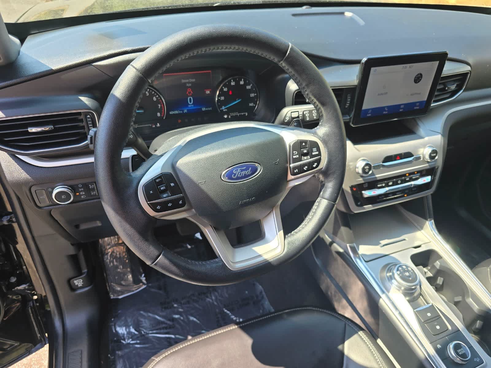 Used 2021 Ford Explorer XLT w/ Equipment Group 202A AWD/4WD image 2