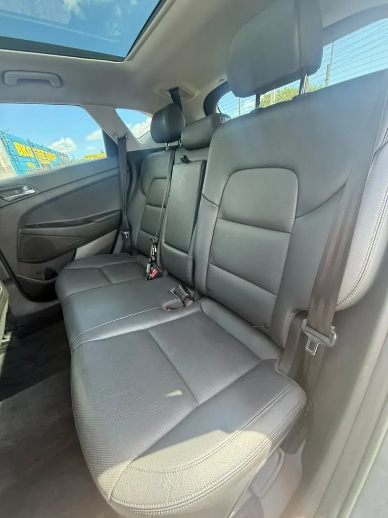 Used 2016 Hyundai Tucson Limited w/ Option Group 03 AWD/4WD image 11