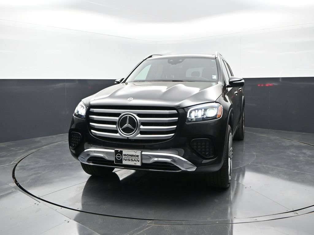 Used 2025 Mercedes-Benz GLS 450 4MATIC image 4