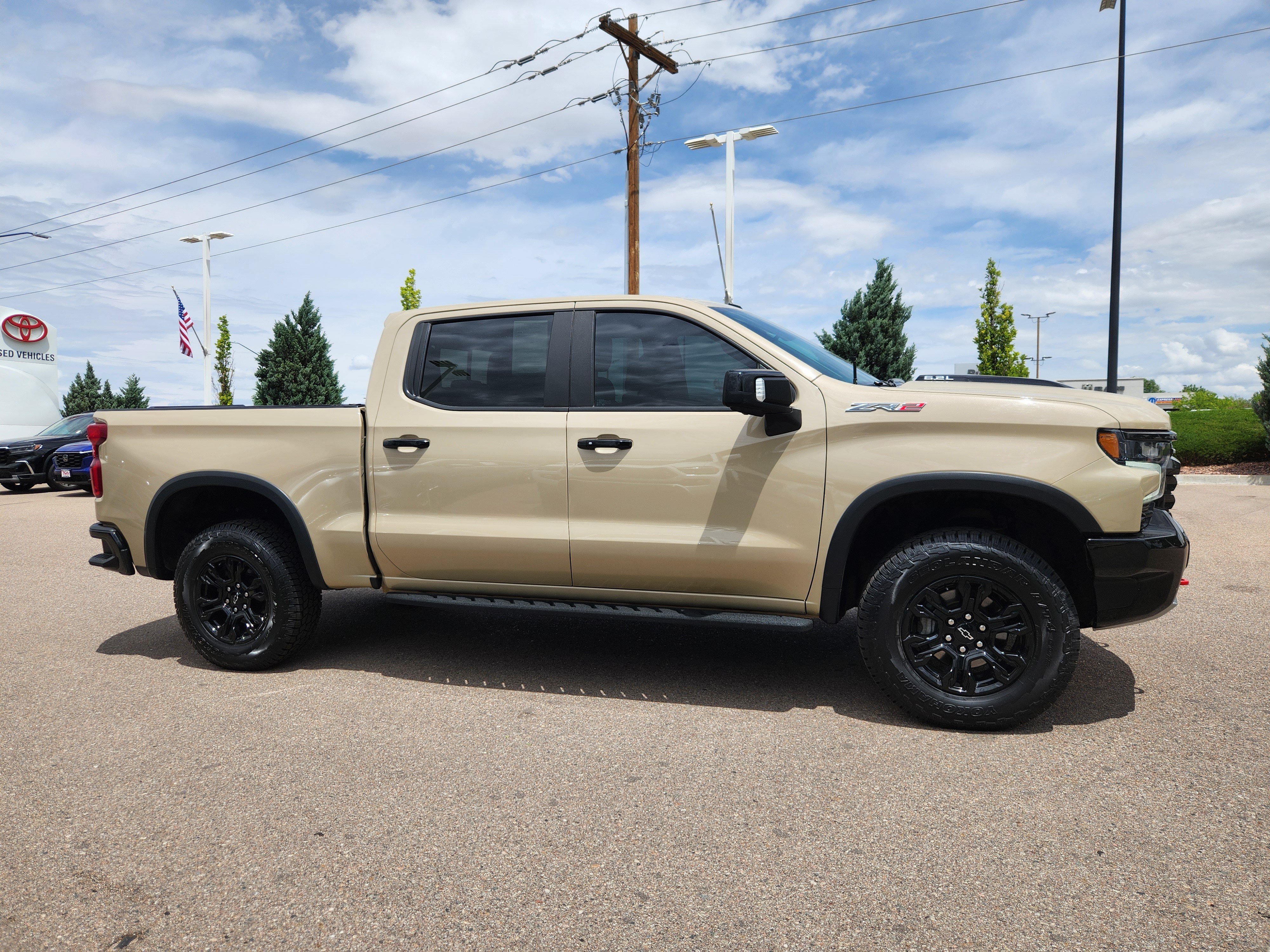 Used 2022 Chevrolet Silverado 1500 ZR2 w/ Technology Package AWD/4WD image 2