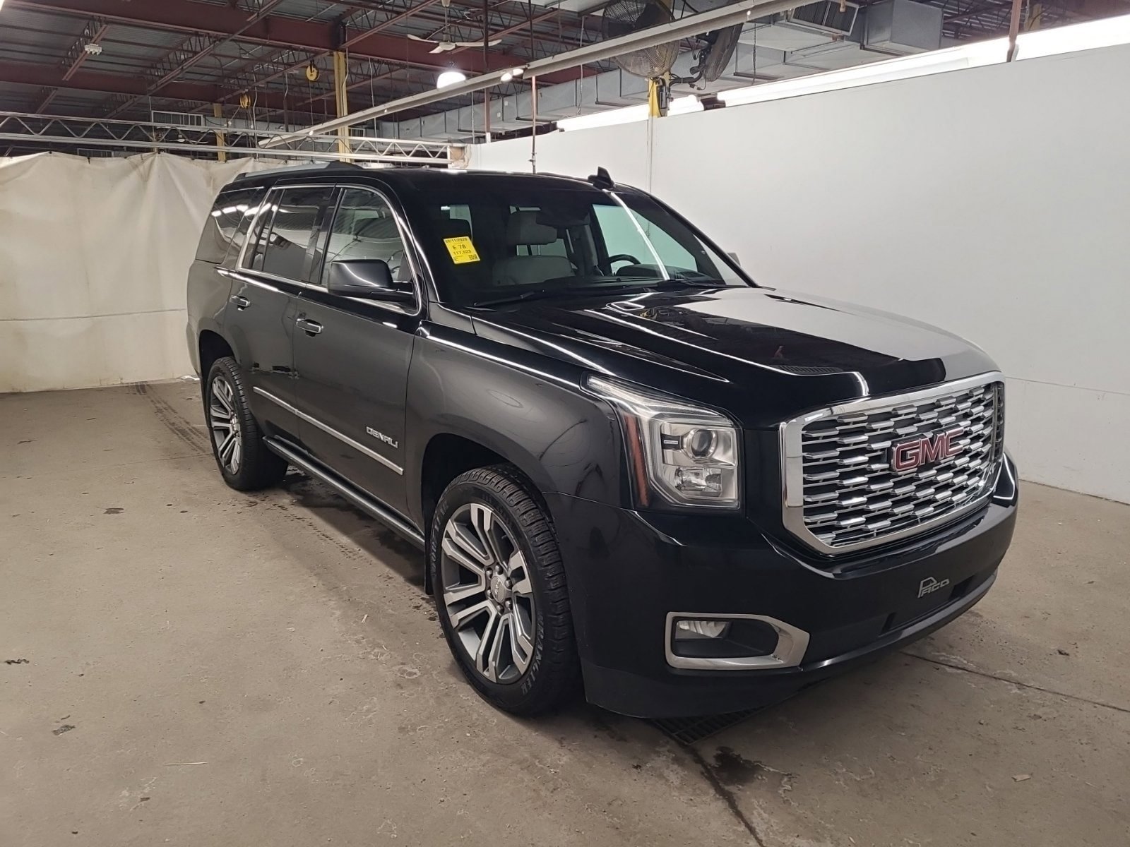 Used 2019 GMC Yukon Denali w/ Denali Ultimate Black Edition AWD/4WD image 7