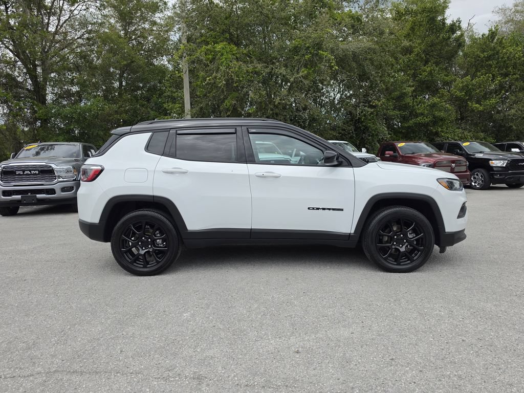 Certified 2022 Jeep Compass Latitude w/ Convenience Group AWD/4WD image 3