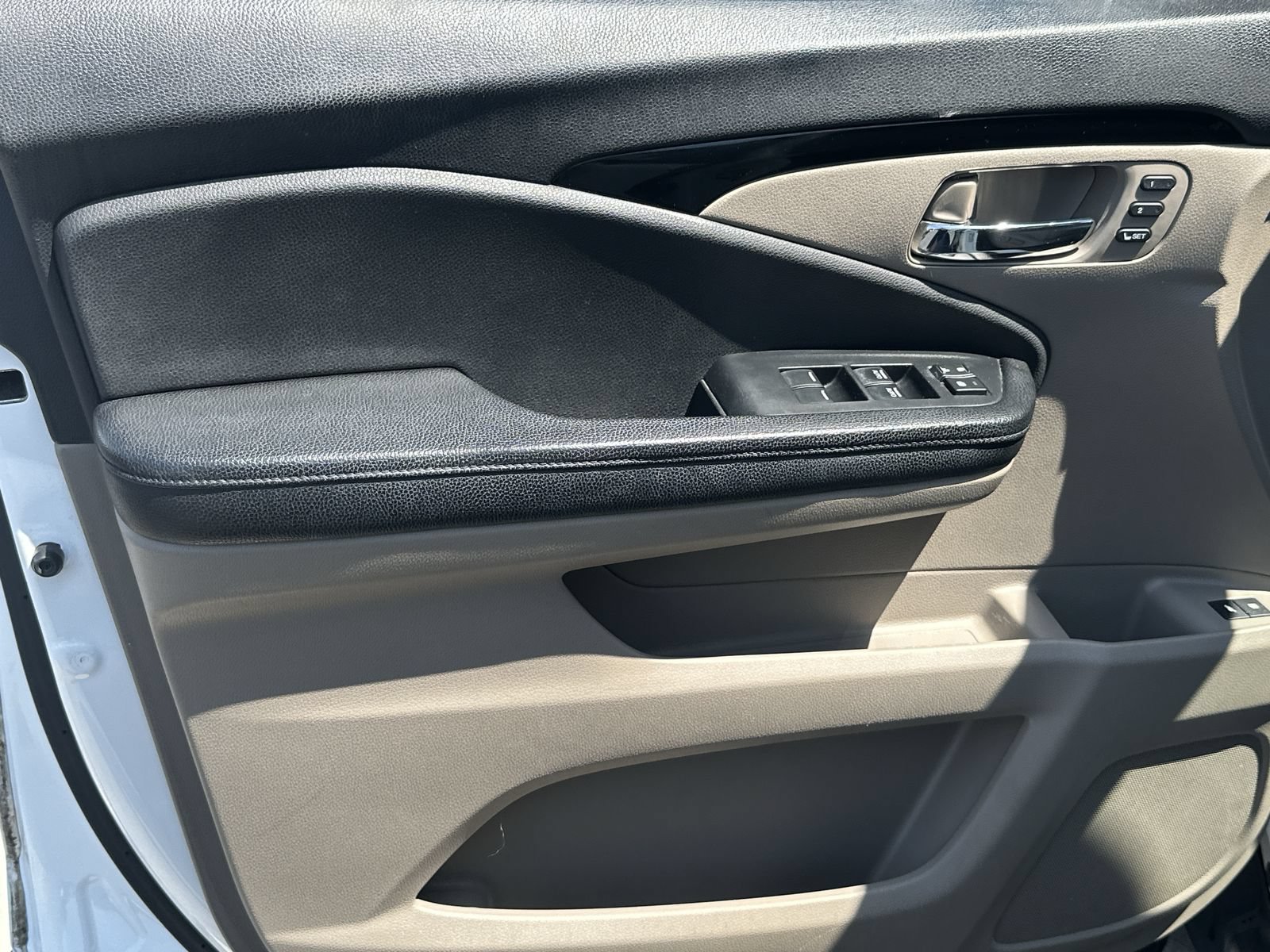 Used 2016 Honda Pilot Elite image 14