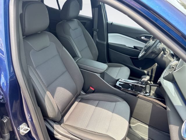 Used 2024 Chevrolet Trax LT w/ LT Convenience Package FWD image 24