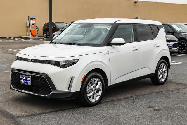 Used 2024 Kia Soul LX w/ Option Group 015 FWD image 3