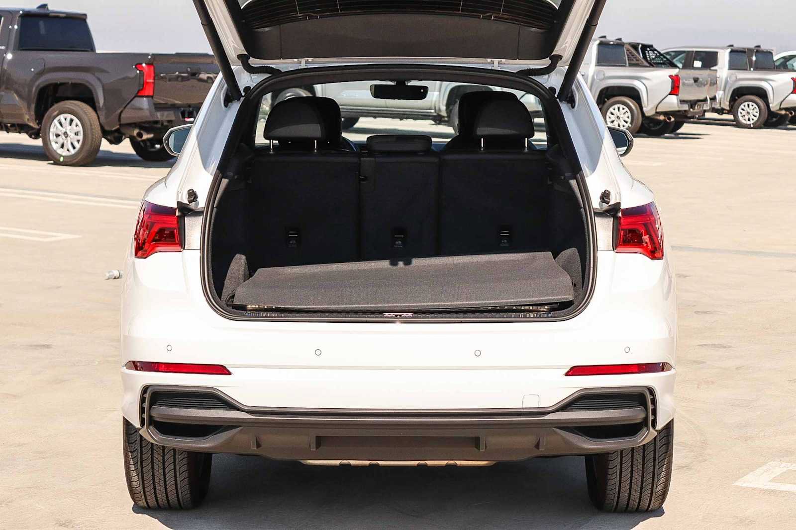 Used 2025 Audi Q3 2.0T Premium w/ Convenience Package AWD/4WD image 37