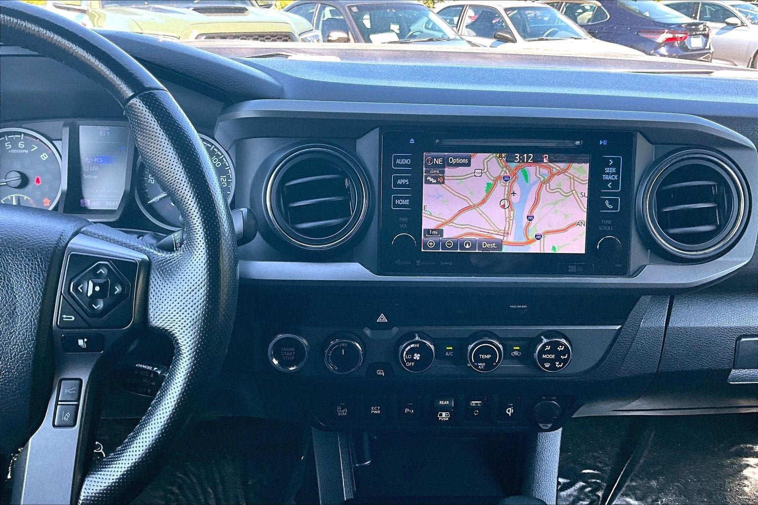 Used 2018 Toyota Tacoma TRD Off-Road w/ Technology Package AWD/4WD image 6