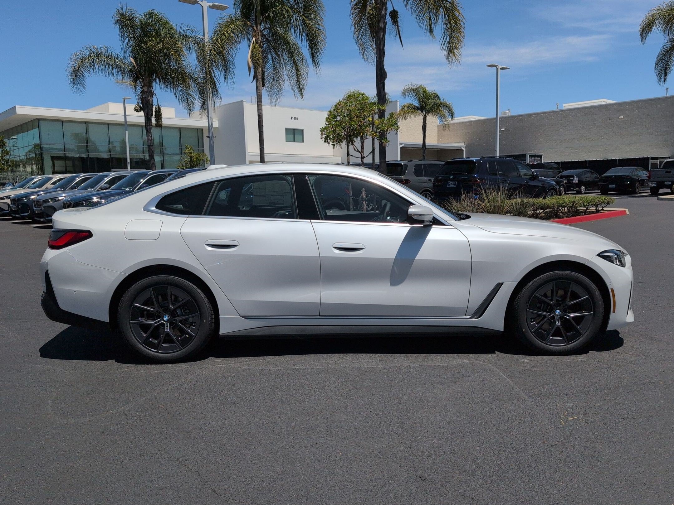 New 2026 BMW i4 eDrive40 w/ Parking Assistance Package RWD image 11