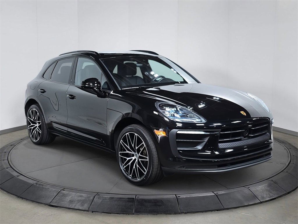 Used 2025 Porsche Macan image 9