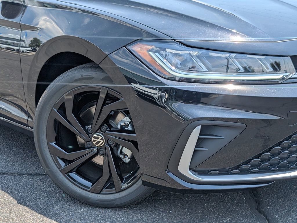 New 2025 Volkswagen Jetta SE image 2