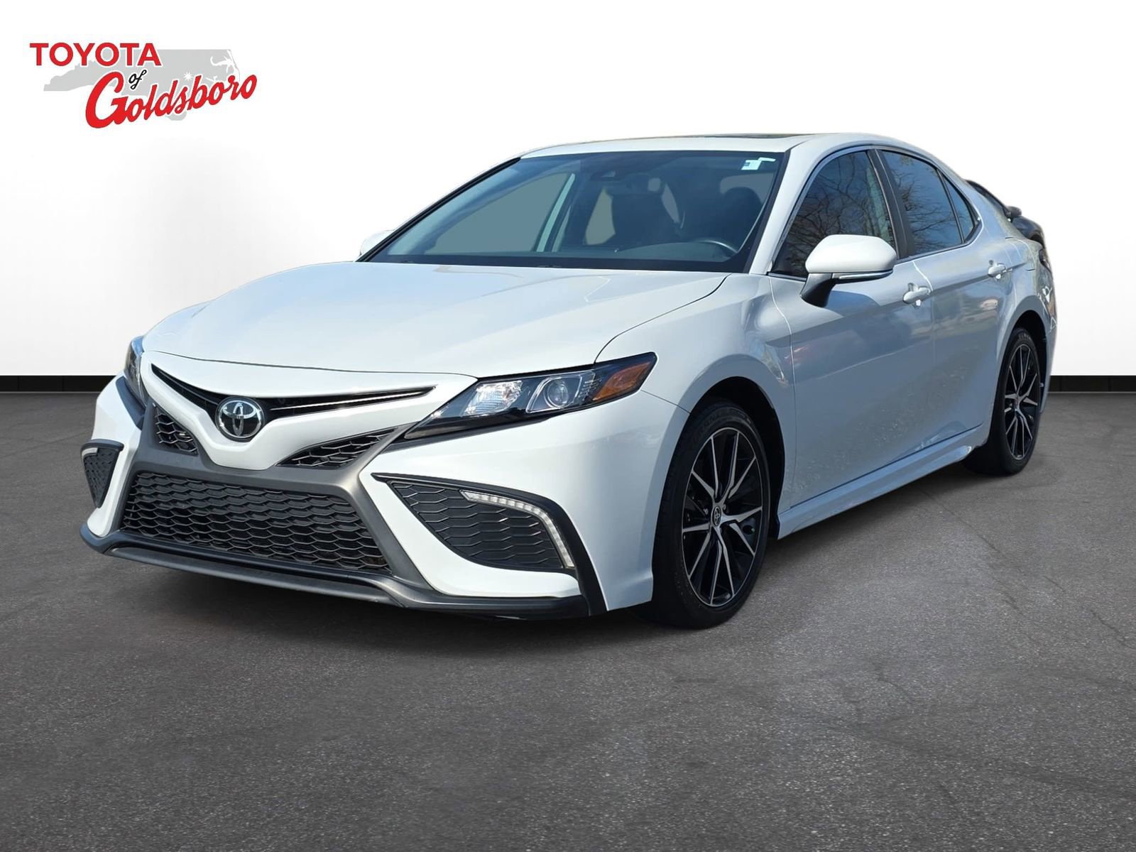 Used 2024 Toyota Camry SE w/ Convenience Package