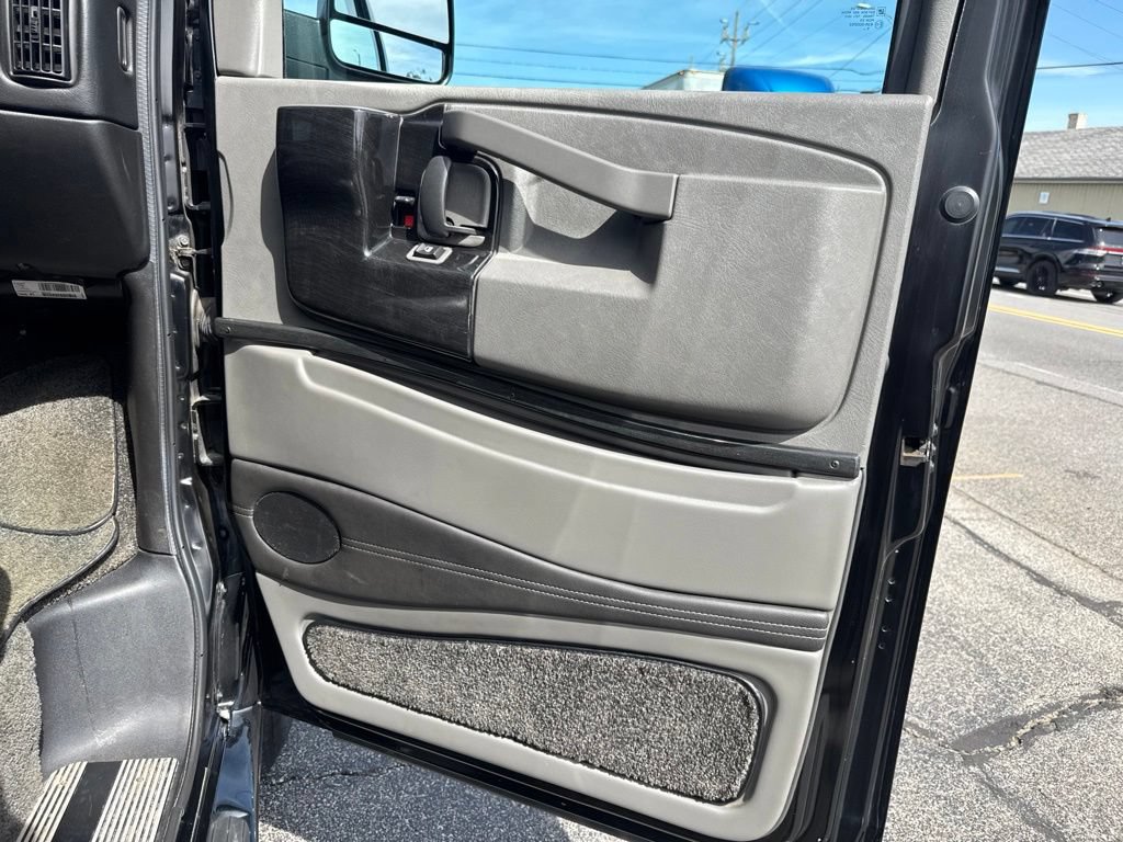 Used 2016 Chevrolet Express 2500 RWD image 29