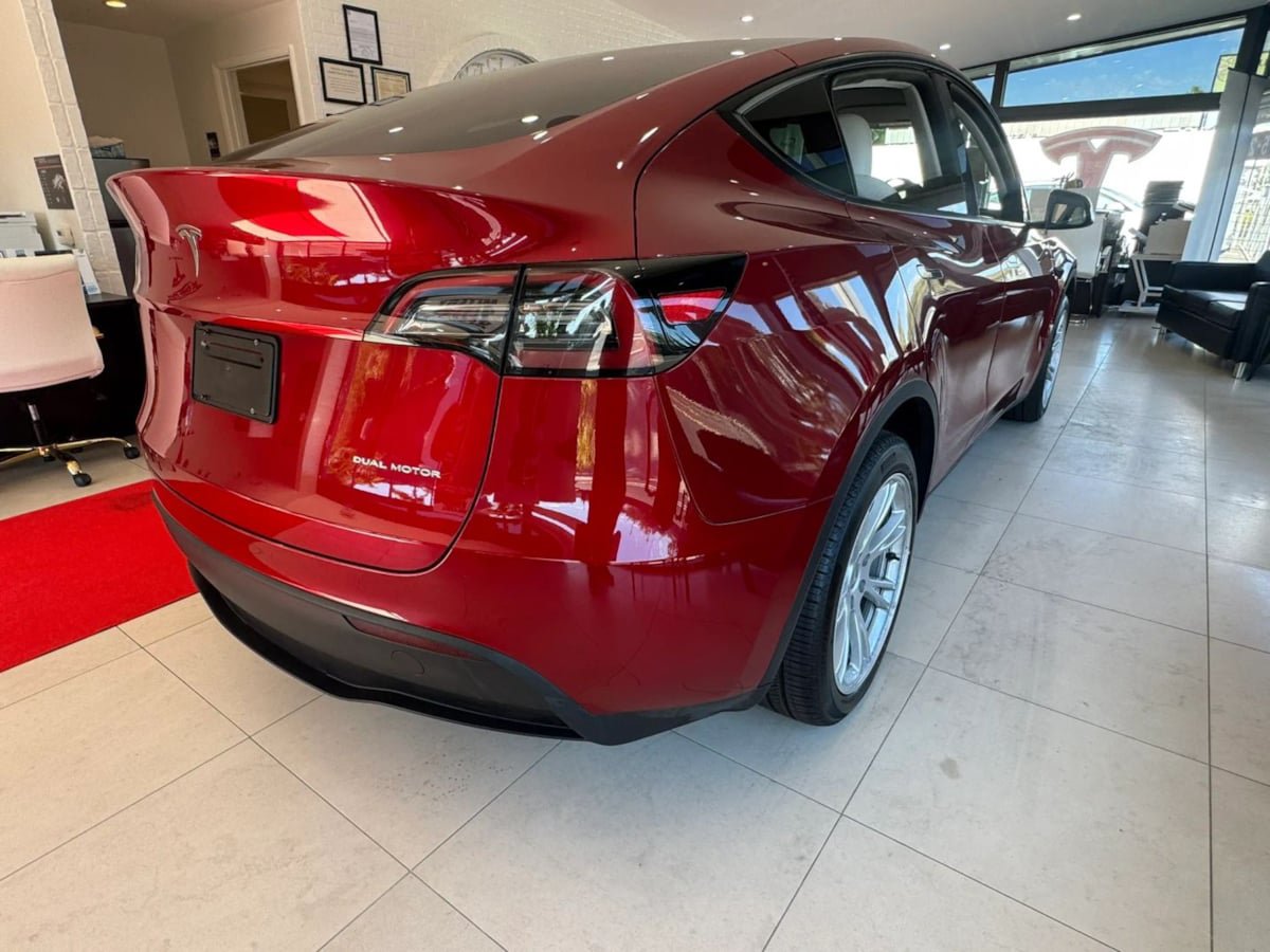 Used 2024 Tesla Model Y Long Range AWD/4WD image 6