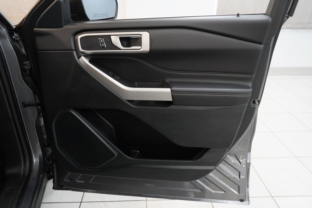 Used 2023 Ford Explorer XLT AWD/4WD image 33