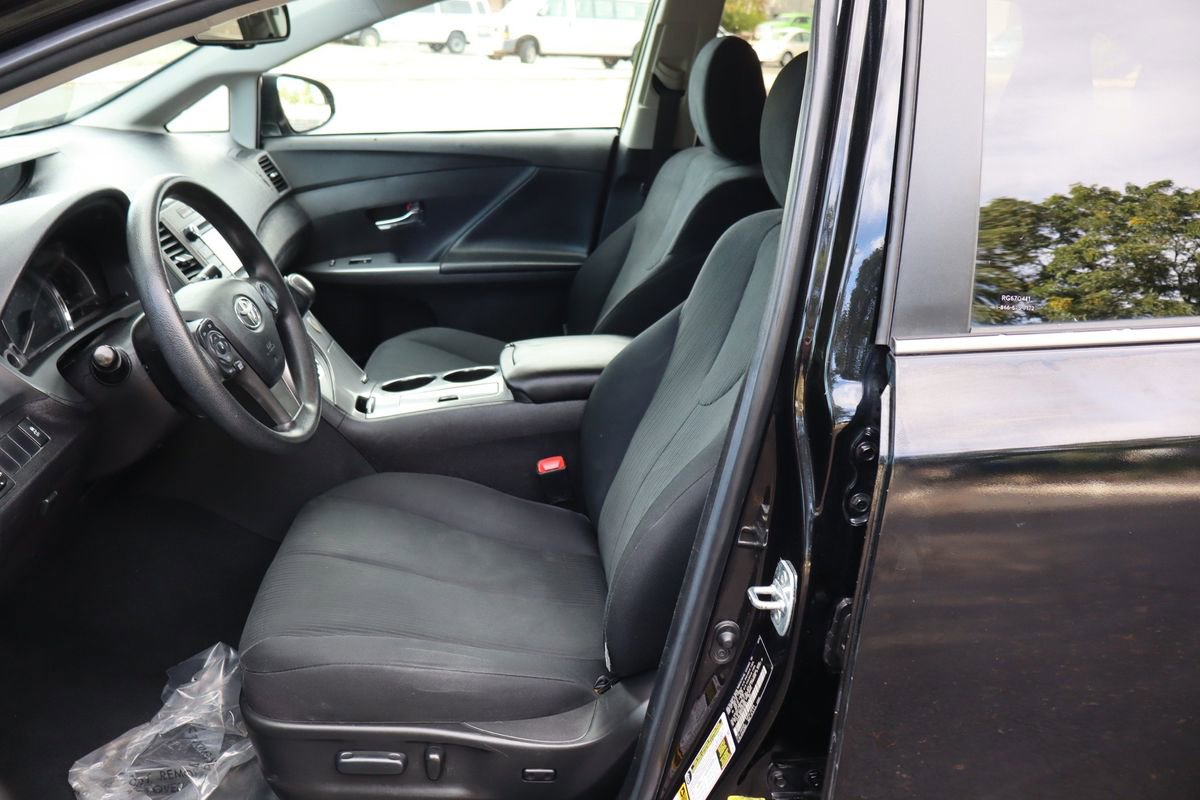 Used 2015 Toyota Venza LE image 19