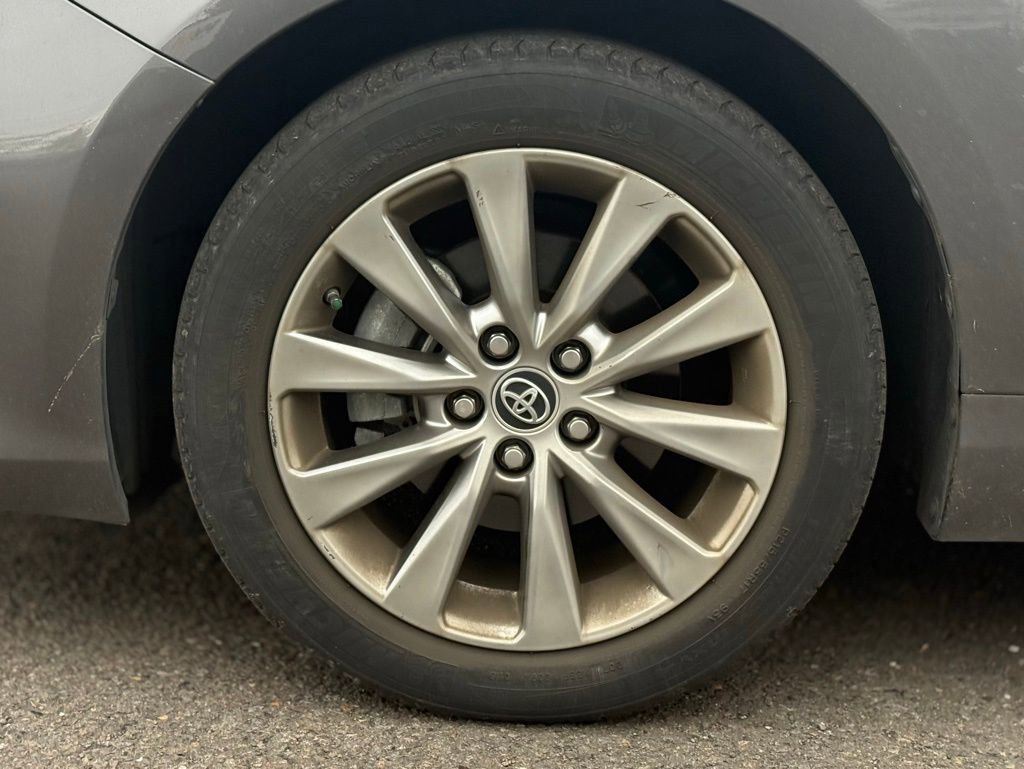 Used 2016 Toyota Camry XLE image 9