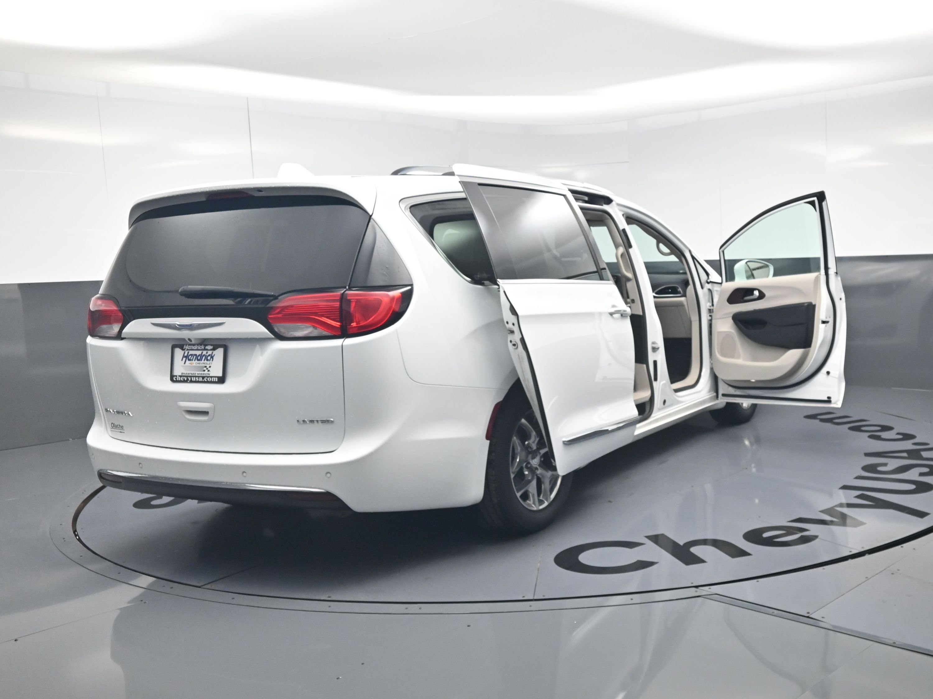 Used 2017 Chrysler Pacifica Limited w/ UConnect Theater Package image 17