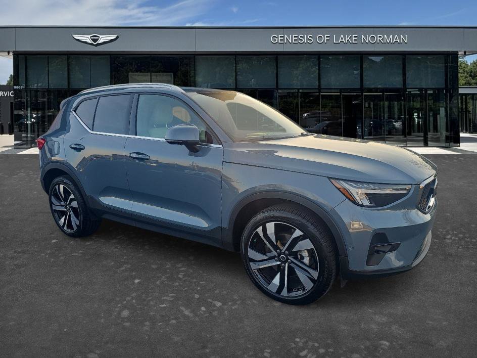 Used 2023 Volvo XC40 B5 Ultimate w/ Protection Package Premier image 3