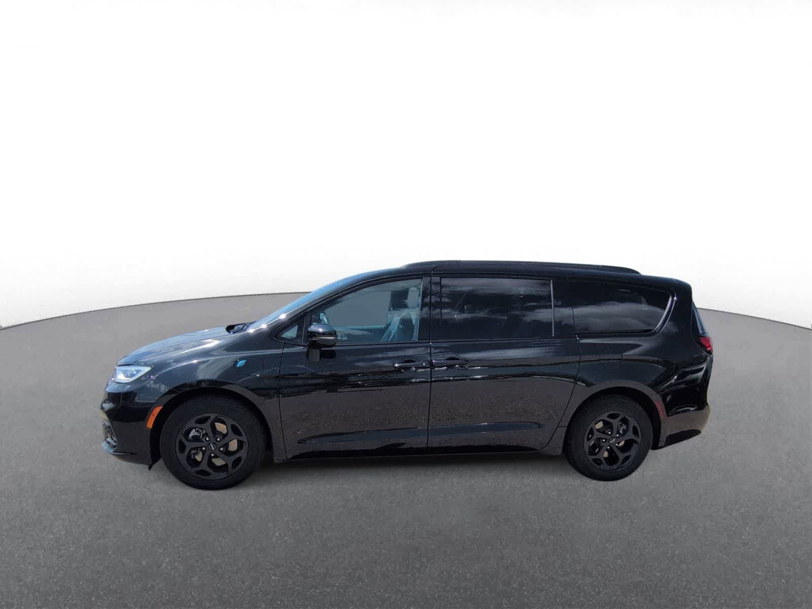 Used 2021 Chrysler Pacifica Limited w/ S Appearance Package FWD image 5
