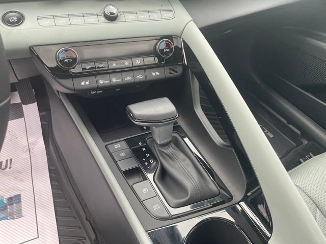 Used 2025 Hyundai Elantra Limited FWD image 22