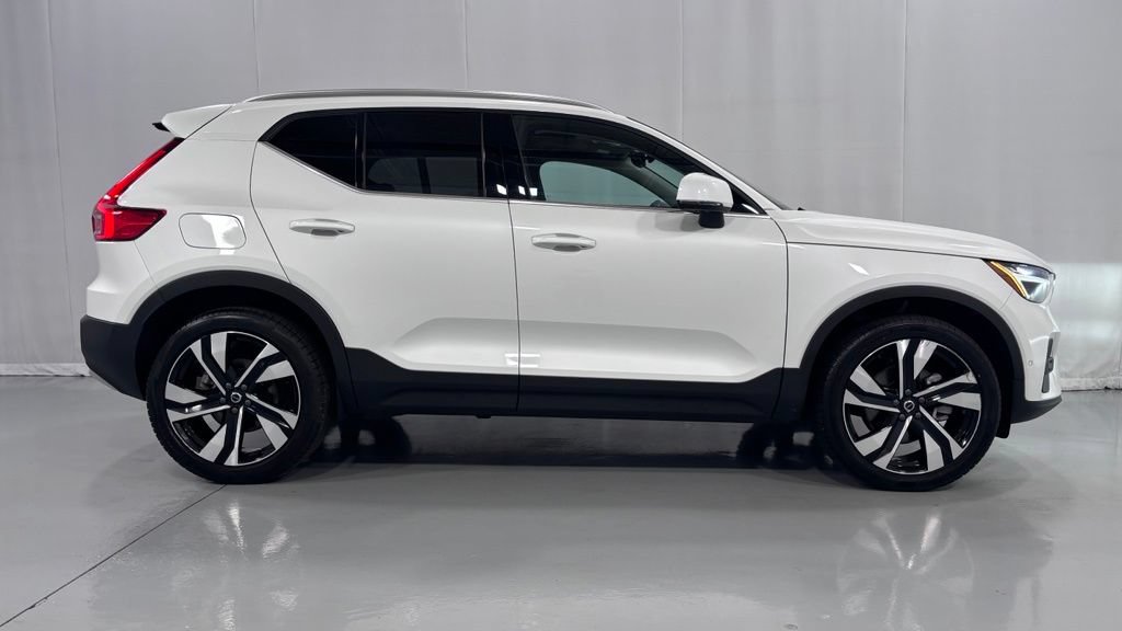 Used 2024 Volvo XC40 B5 Plus w/ Protection Package Premier AWD/4WD image 5