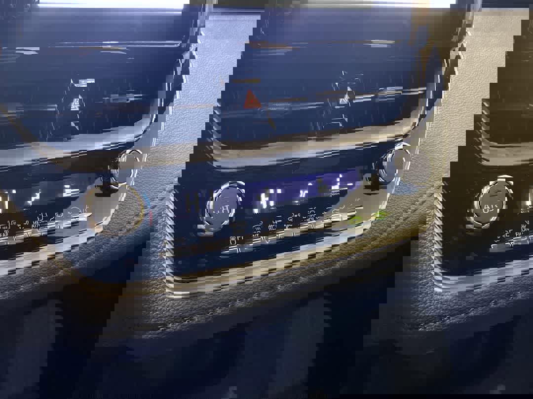 Used 2025 Toyota Corolla SE image 18