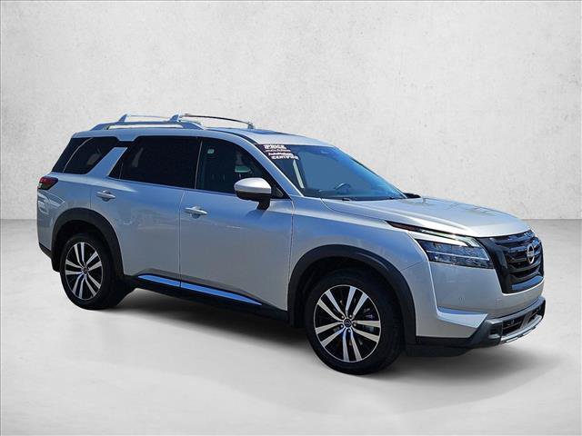 Used 2023 Nissan Pathfinder Platinum w/ Black Appearance Package FWD video 3