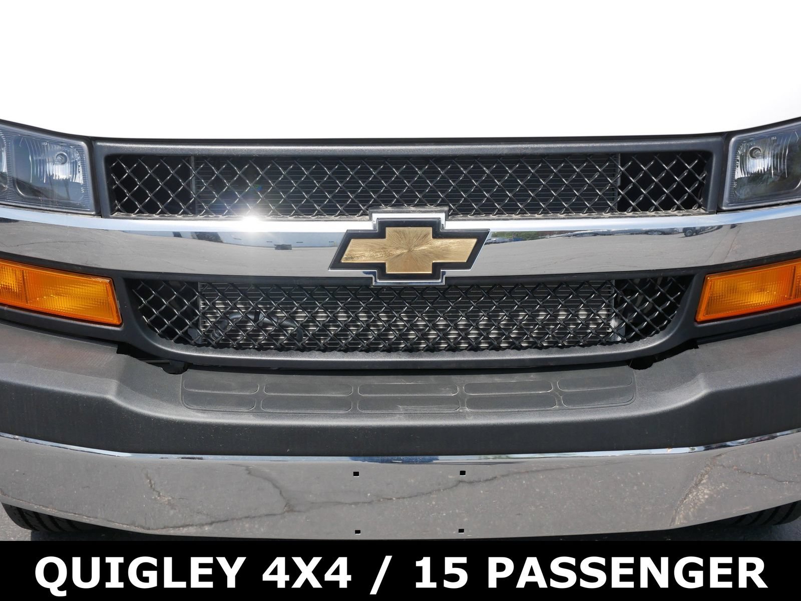 Used 2024 Chevrolet Express 3500 LT w/ LT Preferred Equipment Group RWD image 8