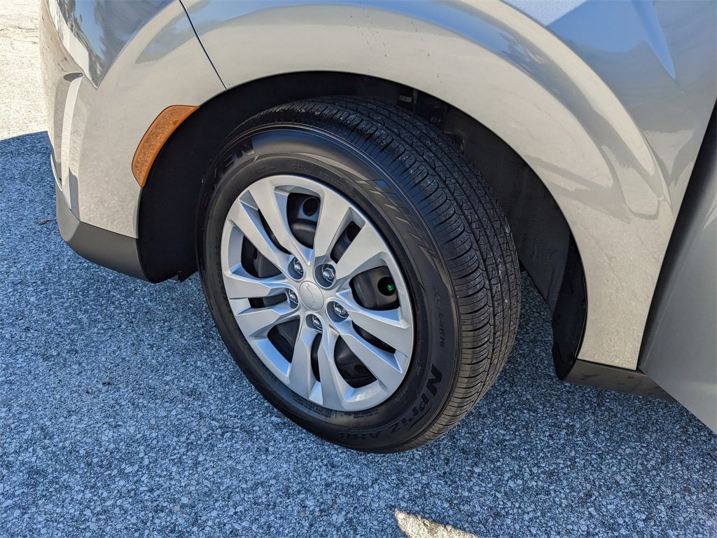 Certified 2025 Kia Soul LX image 37