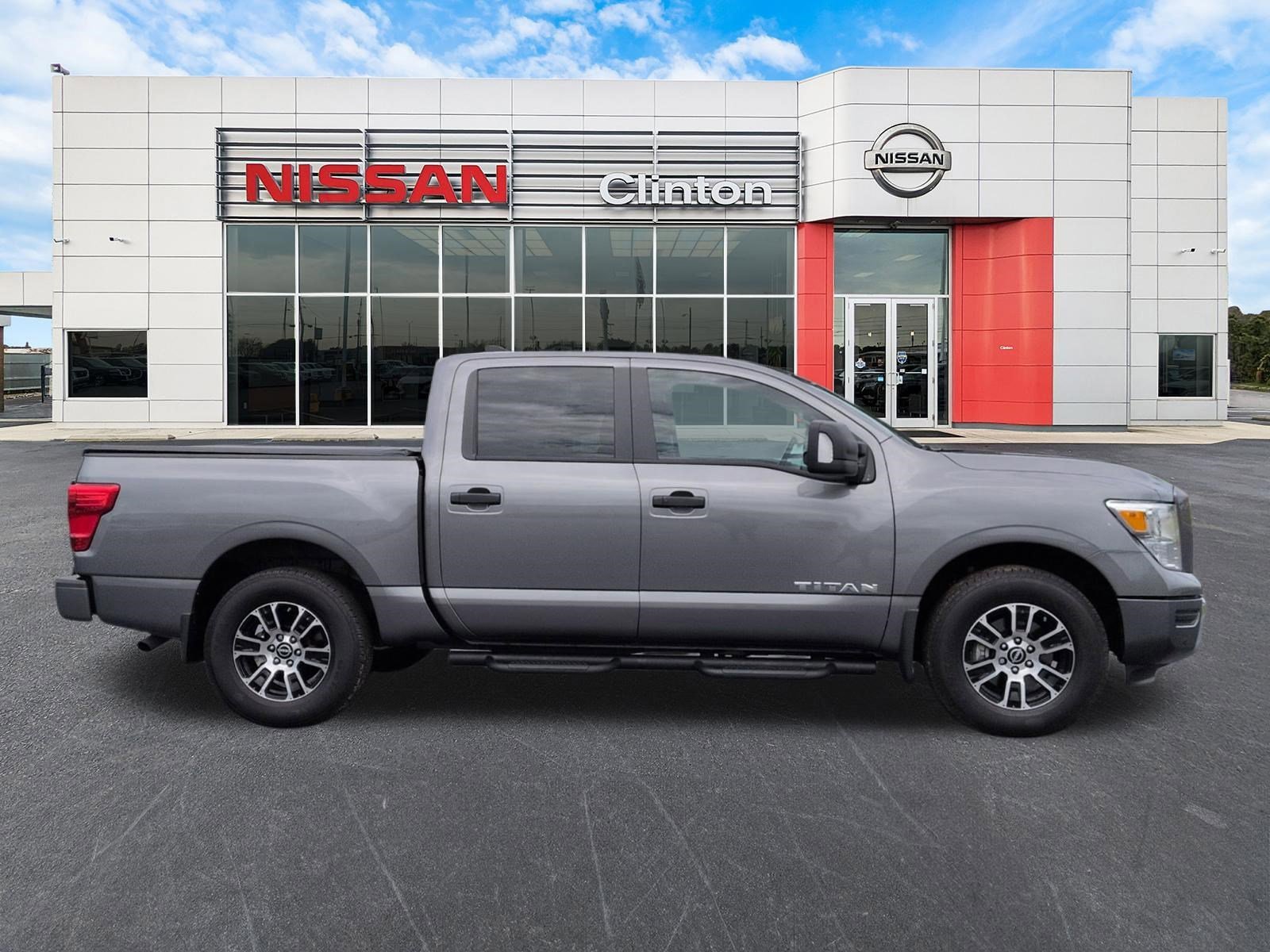 Used 2024 Nissan Titan SV w/ SV Convenience Package AWD/4WD image 2