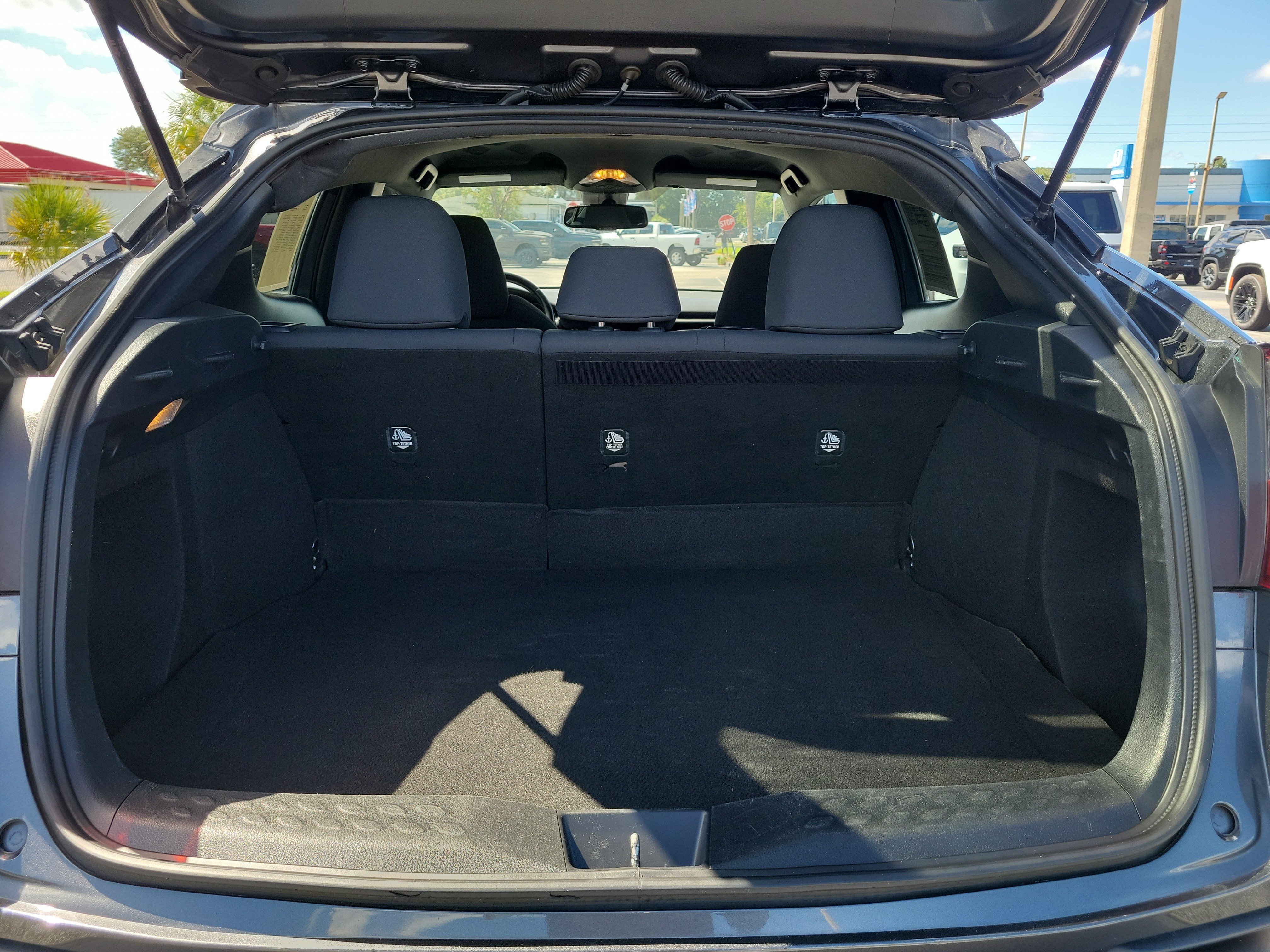 Used 2019 Toyota C-HR XLE FWD image 10