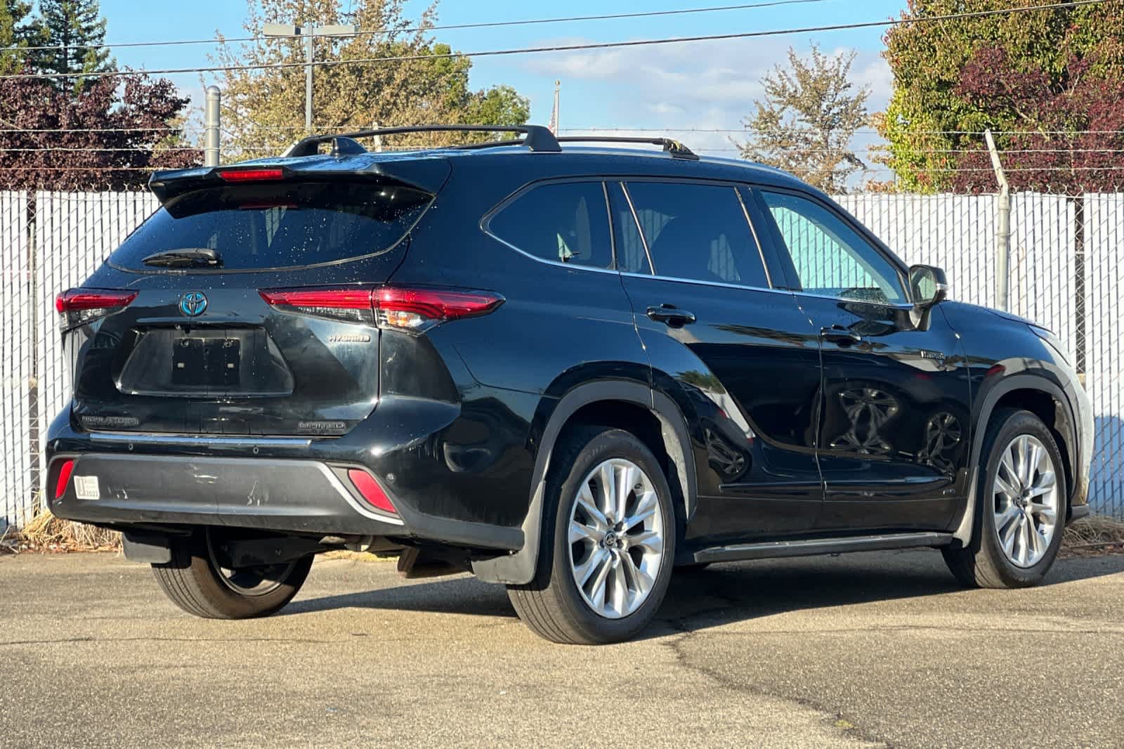 Used 2021 Toyota Highlander Limited AWD/4WD image 3