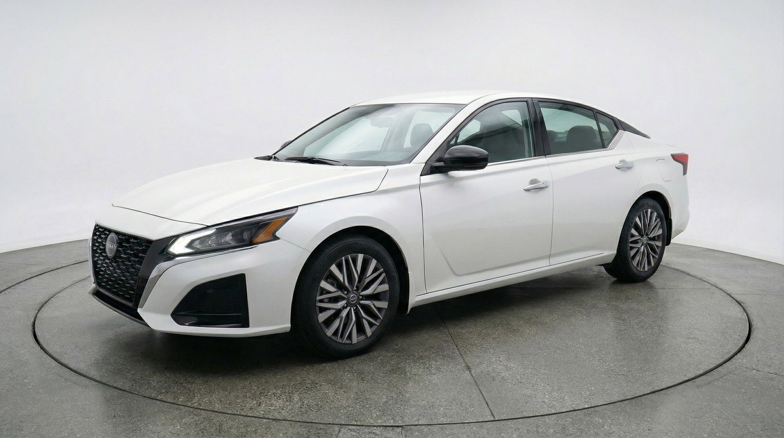Used 2025 Nissan Altima 2.5 SV image 3