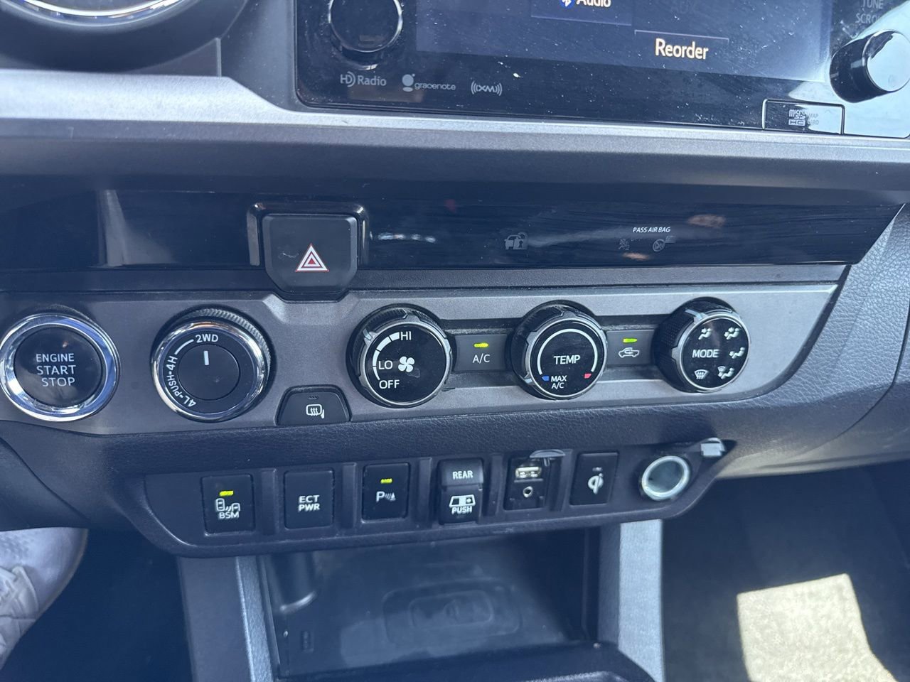 Used 2018 Toyota Tacoma TRD Off-Road w/ Technology Package image 16