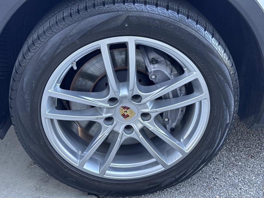 Certified 2023 Porsche Cayenne AWD/4WD image 11