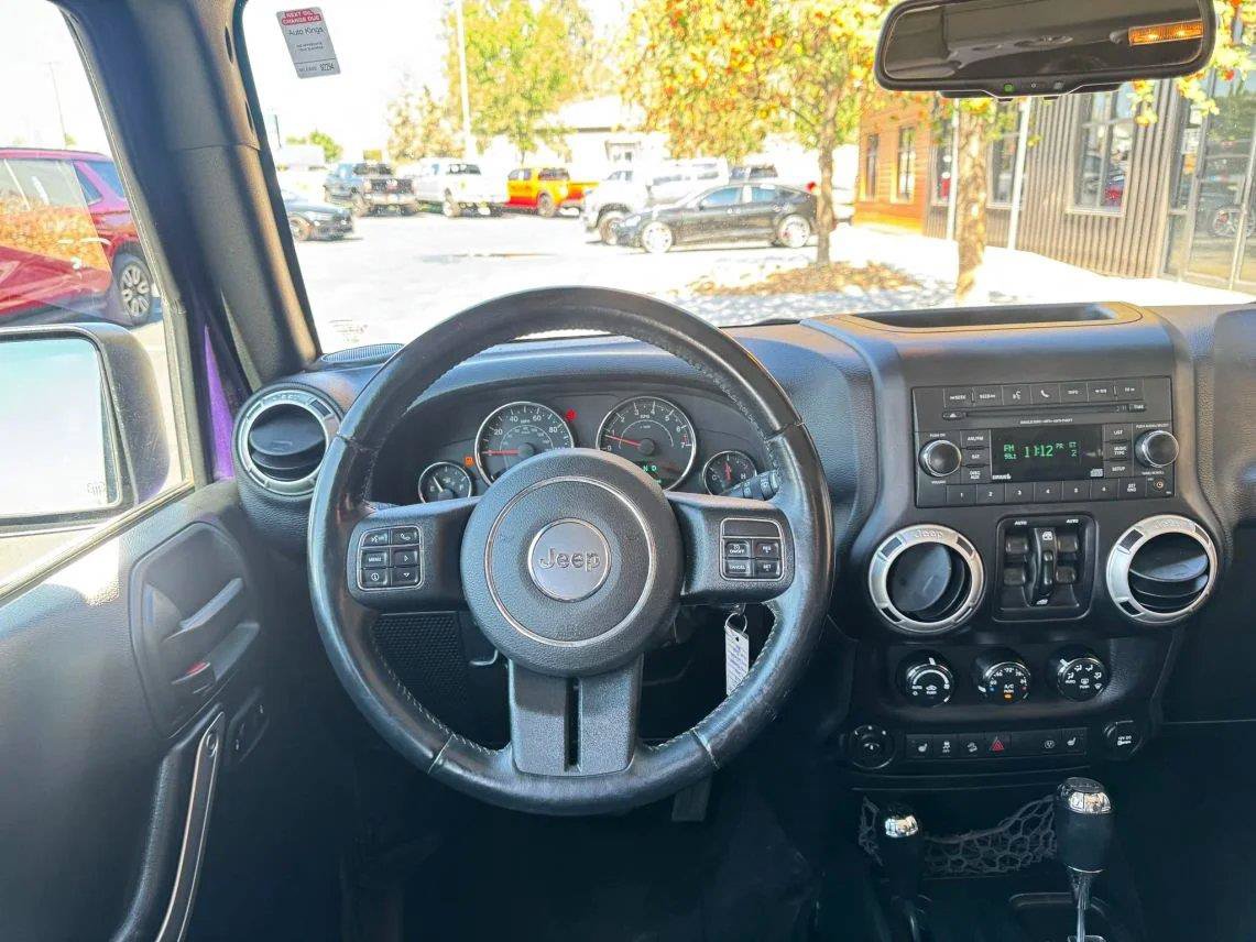 Used 2018 Jeep Wrangler Unlimited Sahara w/ Dual Top Group AWD/4WD image 14