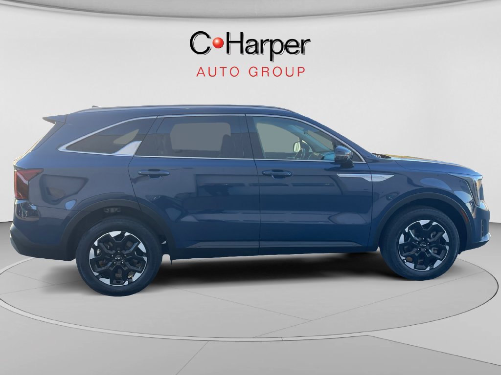 Certified 2024 Kia Sorento S w/ Panoramic Sunroof Package AWD/4WD image 2