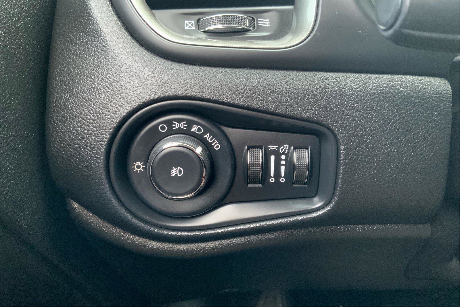 Used 2020 Jeep Renegade Limited AWD/4WD image 17