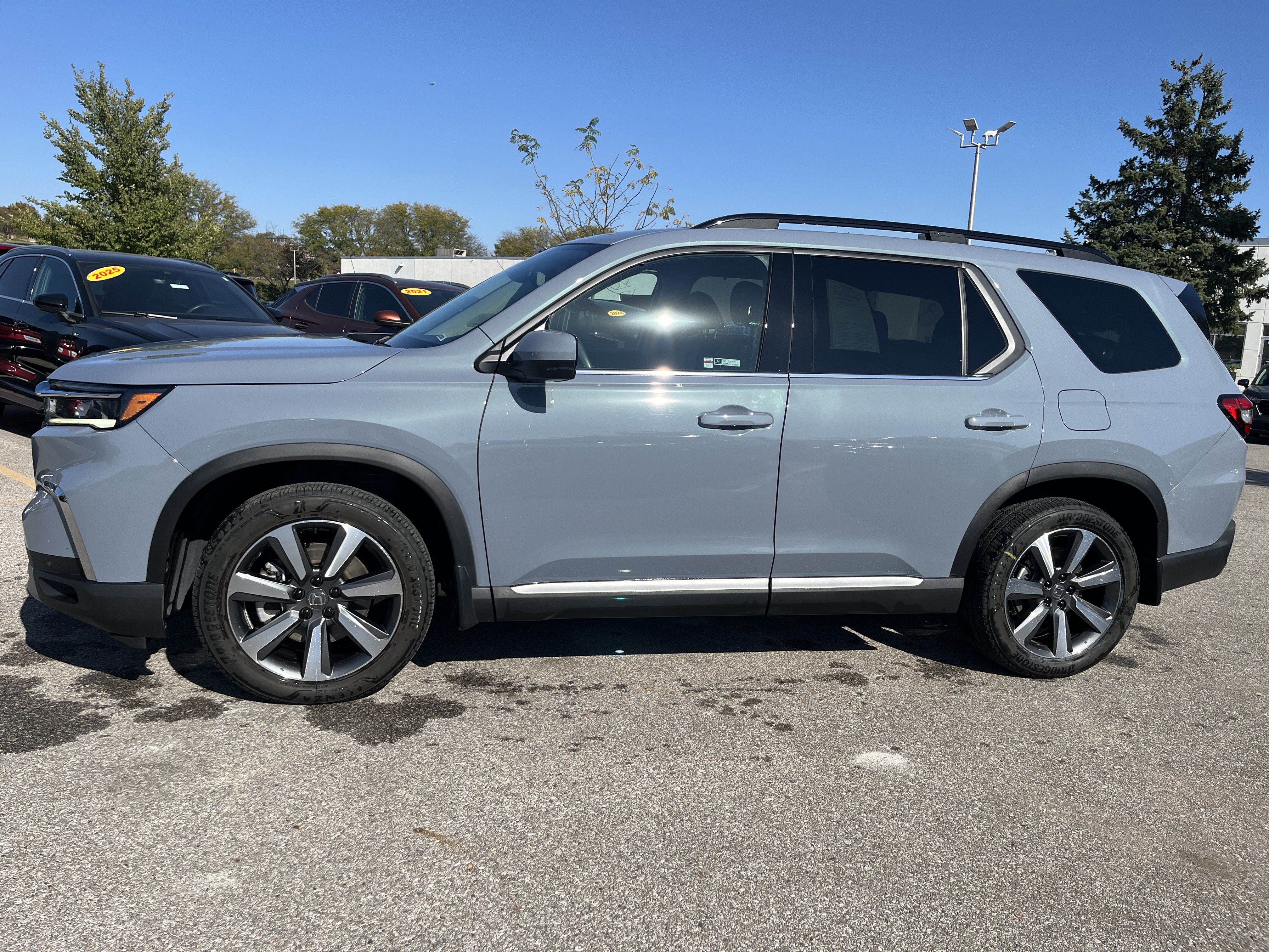 Used 2025 Honda Pilot Touring image 7