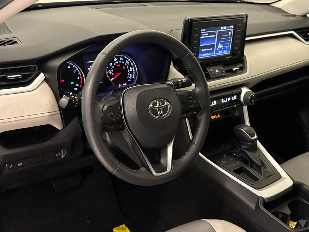 Used 2020 Toyota RAV4 XLE Premium FWD image 20
