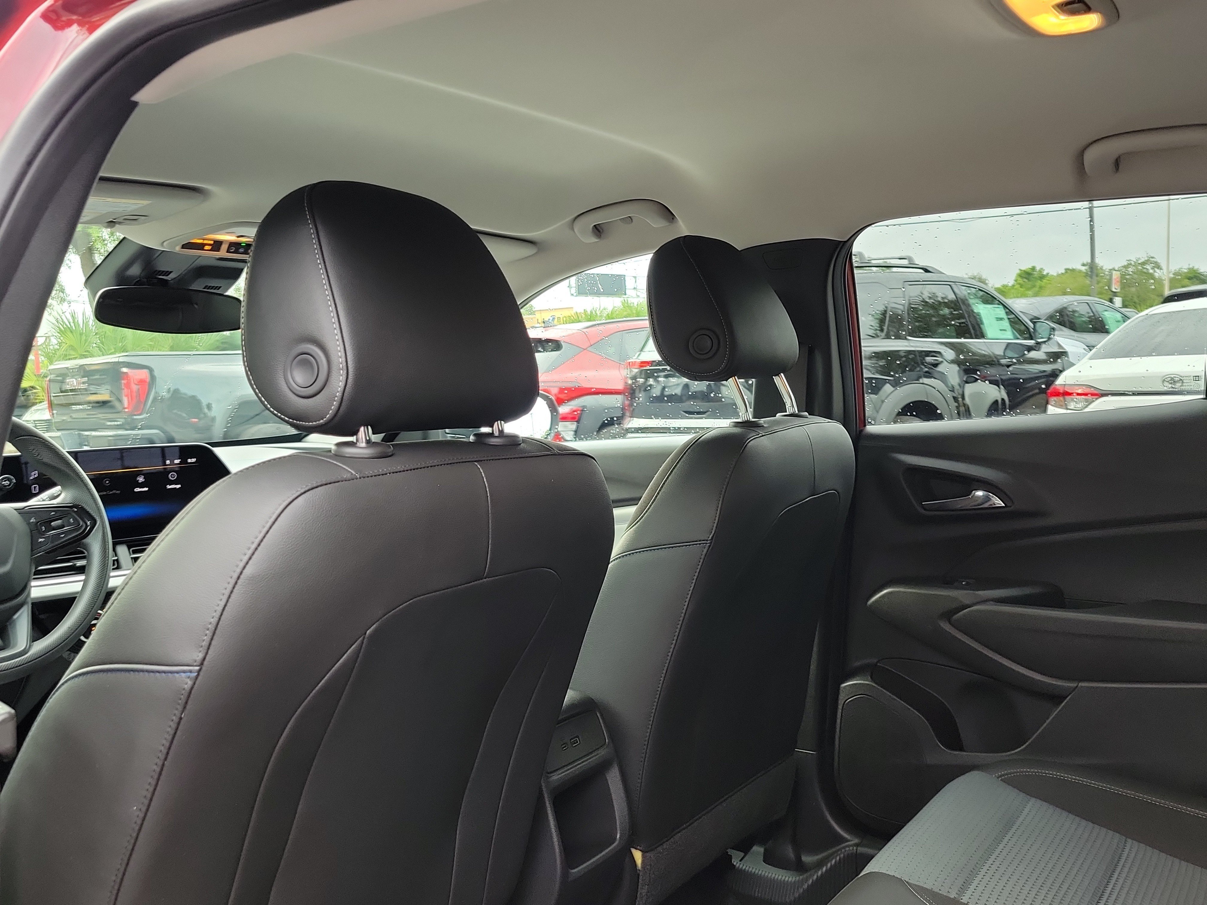 Used 2025 Chevrolet Trax LT FWD image 12