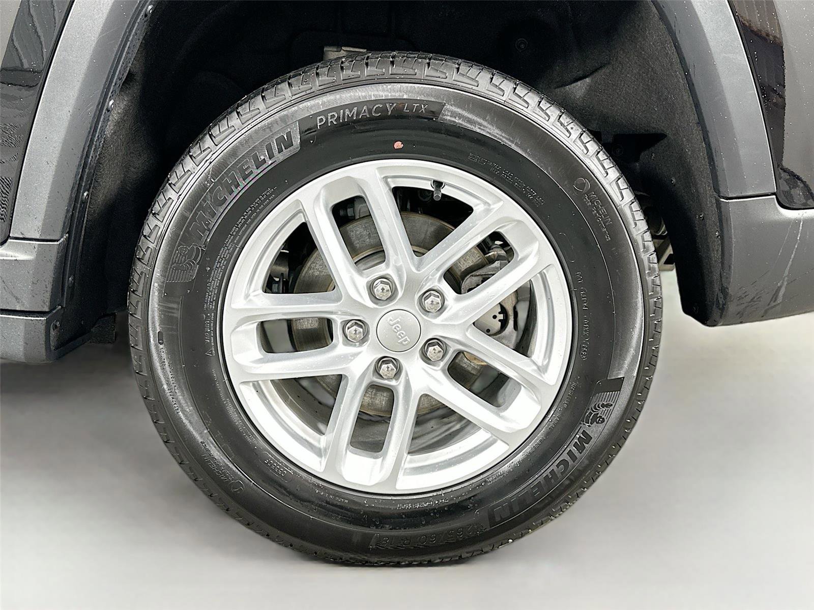 Used 2023 Jeep Grand Cherokee Laredo w/ Luxury Tech Group I image 30