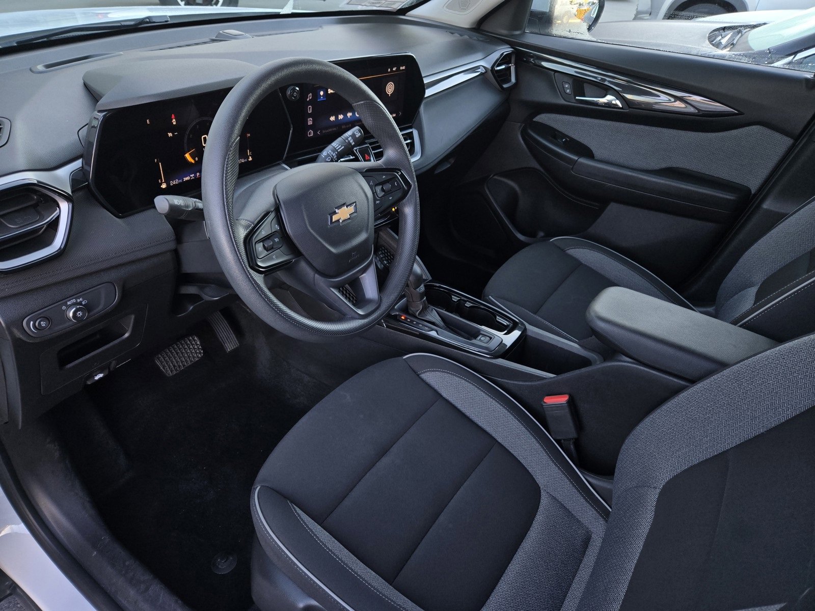 Used 2025 Chevrolet TrailBlazer LT image 8